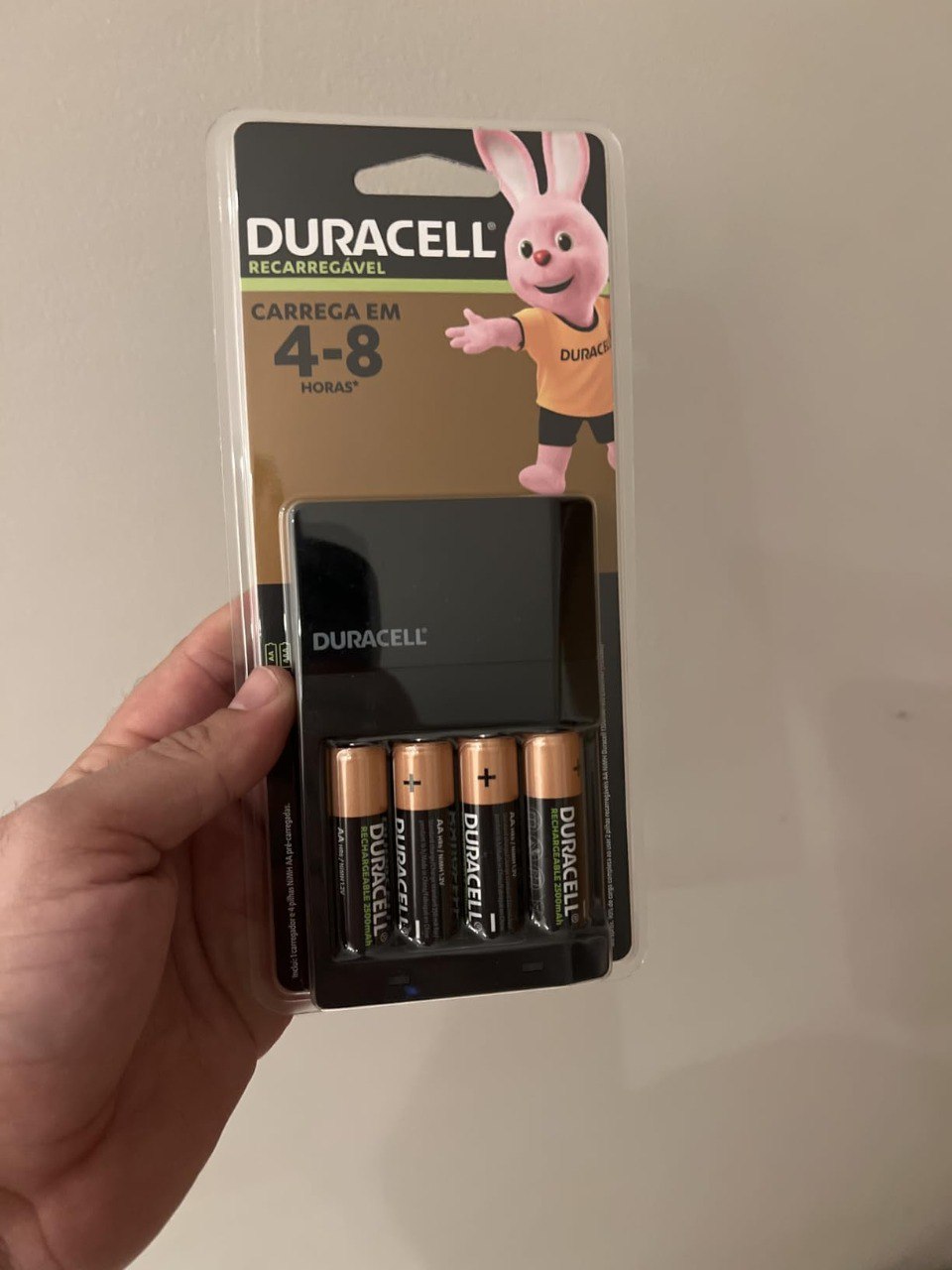 Duracell Carregador de Pilhas Recarregáveis AA e AAA Com 4 Pilhas AA Inclusas