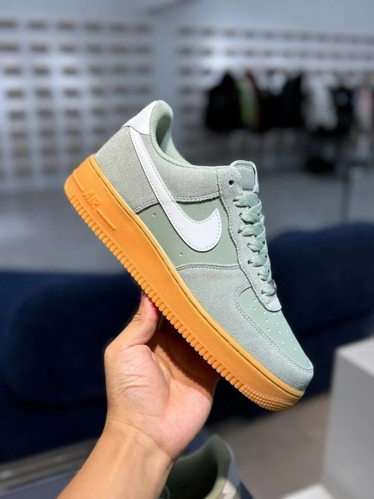 Tênis Nike Air Force 1 ´07 LV8 Masculino - Tam. 41