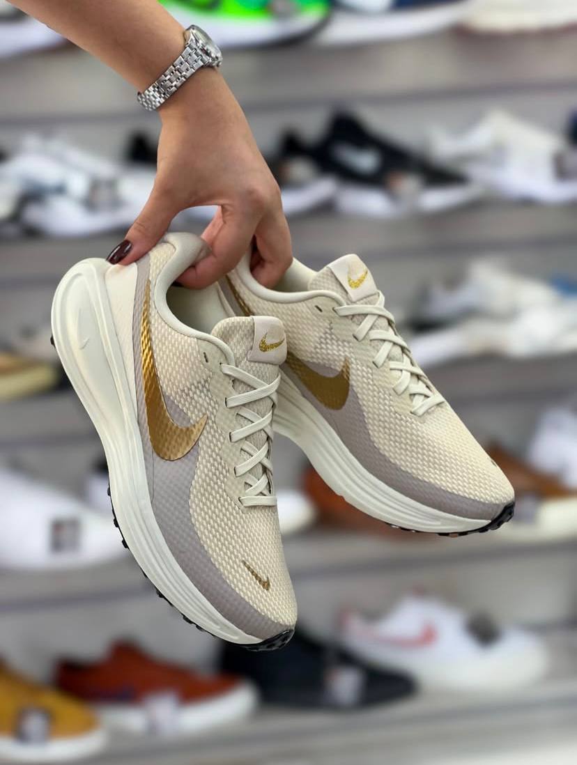 Tênis Nike Revolution 8 Feminino