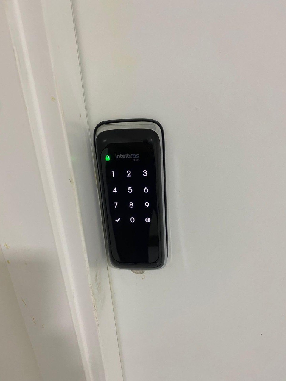 Fechadura Digital de Sobrepor Touch Screen FR 101 Preto Intelbras